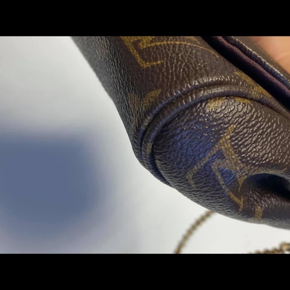 Favorite Crossbody - Picture 5 of 12